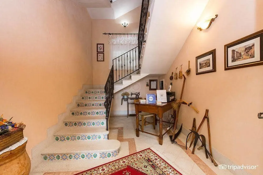 B&B L'Angolino Della Nonna Castelluzzo 3*,